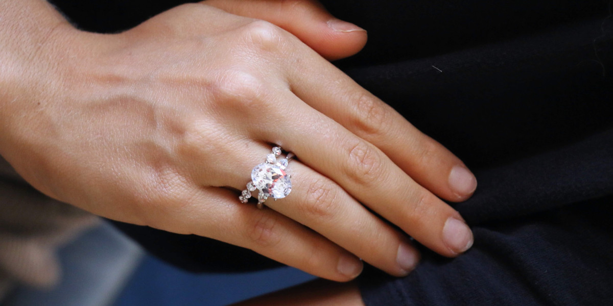 Why Should You Choose Oval Cut Engagement Rings for Your Forever Love?